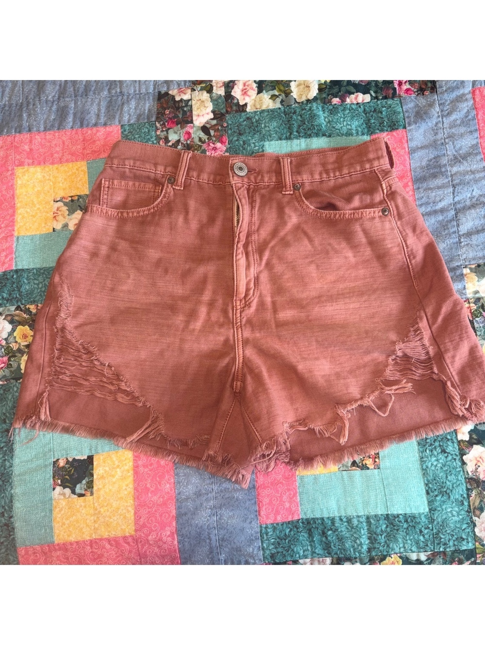 American Eagle Pink Stylish Distressed Denim Shorts Womans Size 8 Summer Comfort